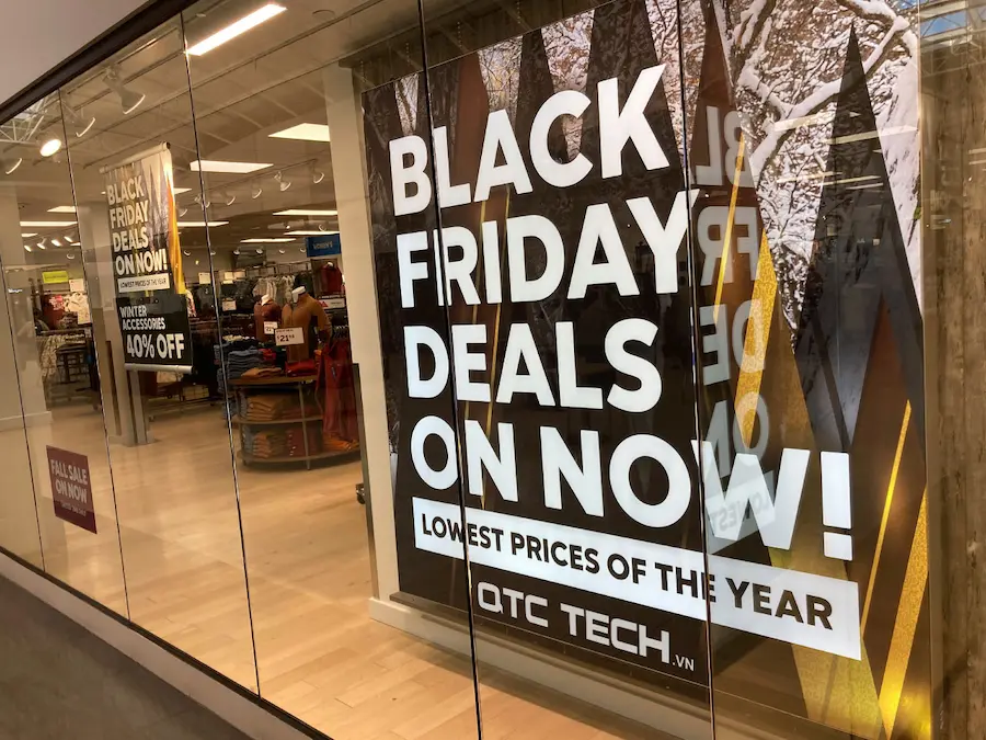 Black Friday có lẽ là lễ hội mua sắm đáng mong chờ nhất năm (Ảnh: NPR)